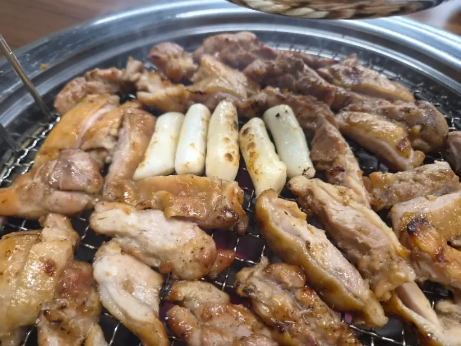 간장 맛 숯불 닭갈비 식사 사진