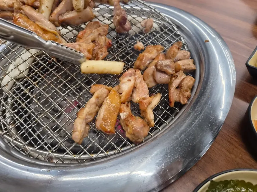 간장 맛 숯불 닭갈비 식사 사진