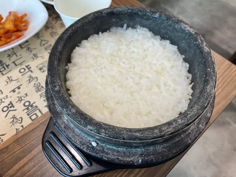 Generous Korean set-meal spread with plentiful side dishes
