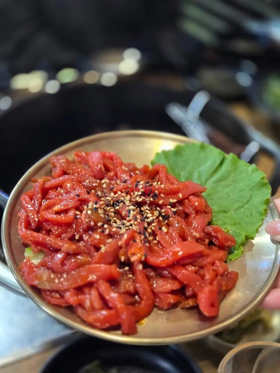 구운 깻잎장아찌와 한우 등심 조합