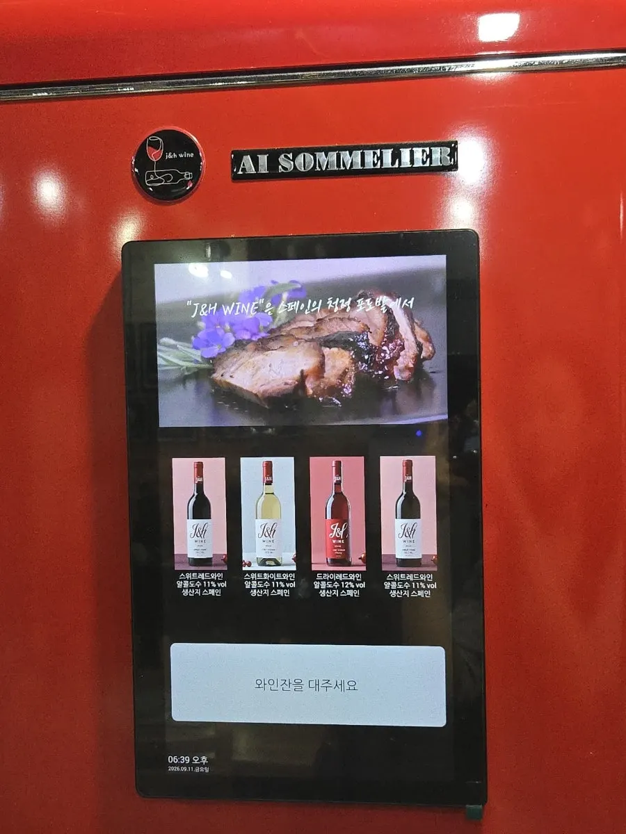 윤기 도는 밥과 고기 한 점