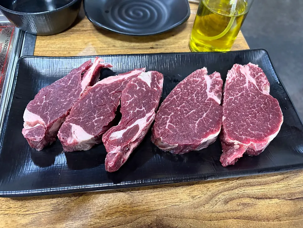 무쇠팬에 올린 한우안심 500g
