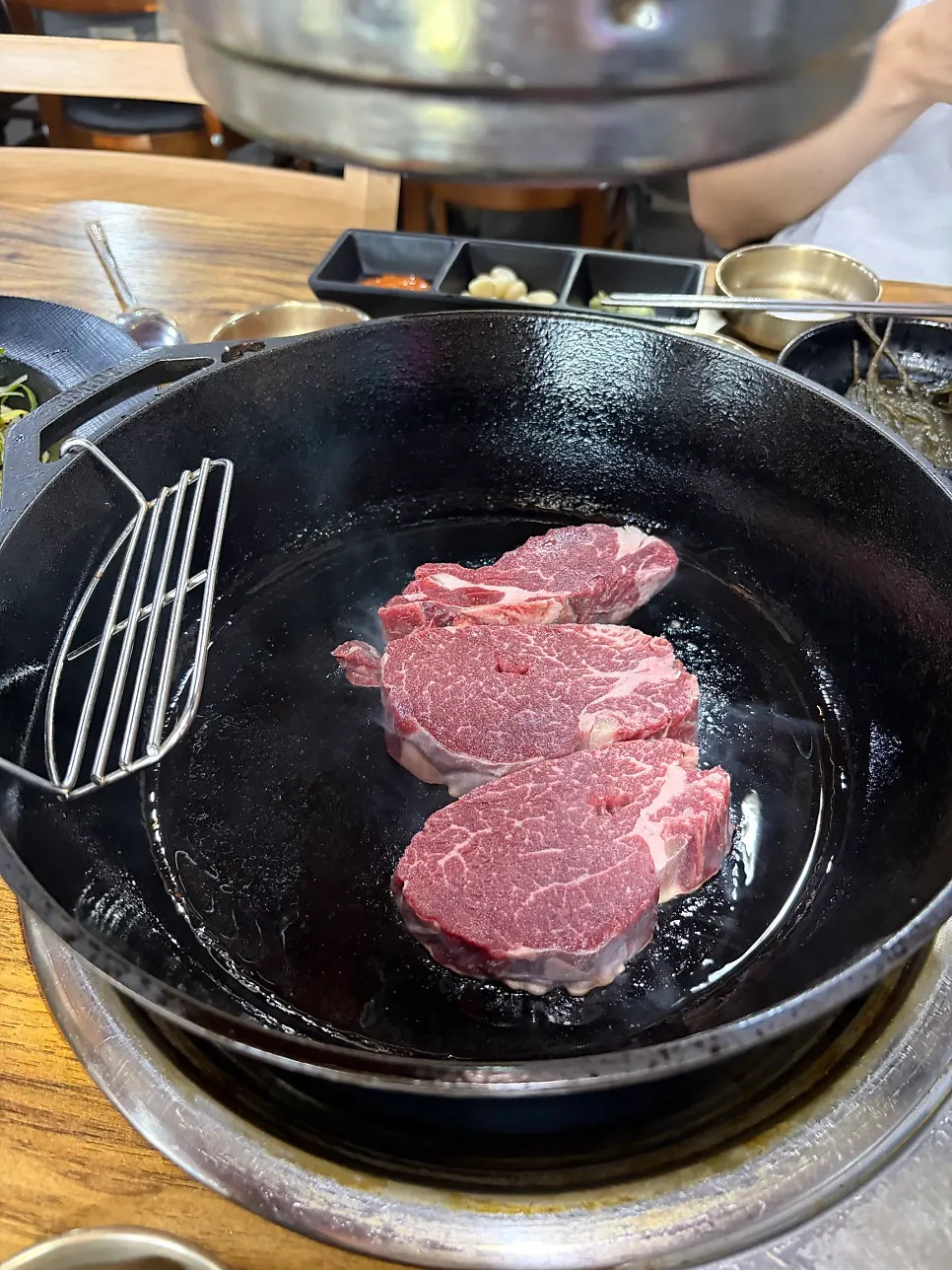 한우안심과 곁들임 말돈 소금