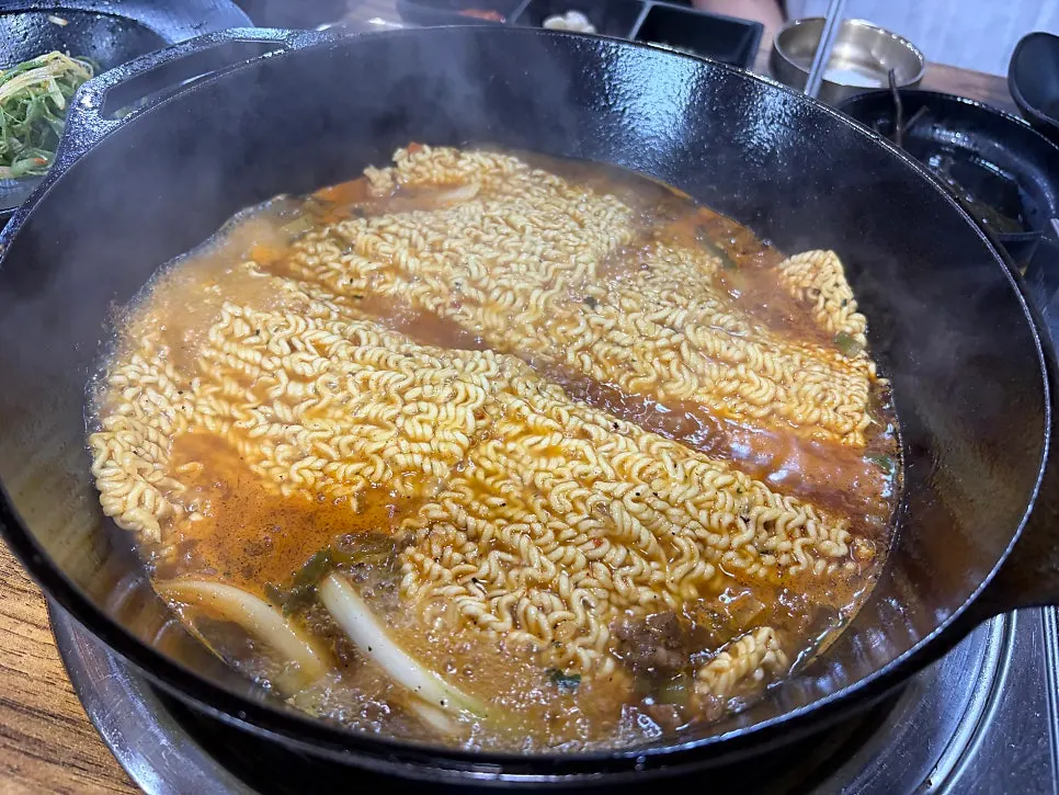 얼큰한 국물의 한우후식 해장라면