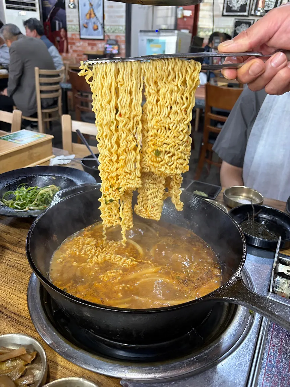 해장라면 면발 클로즈업