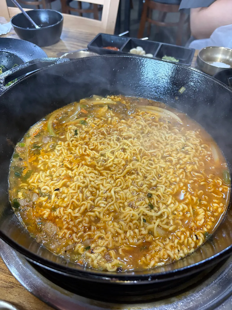고기 식사 마무리로 먹은 해장라면