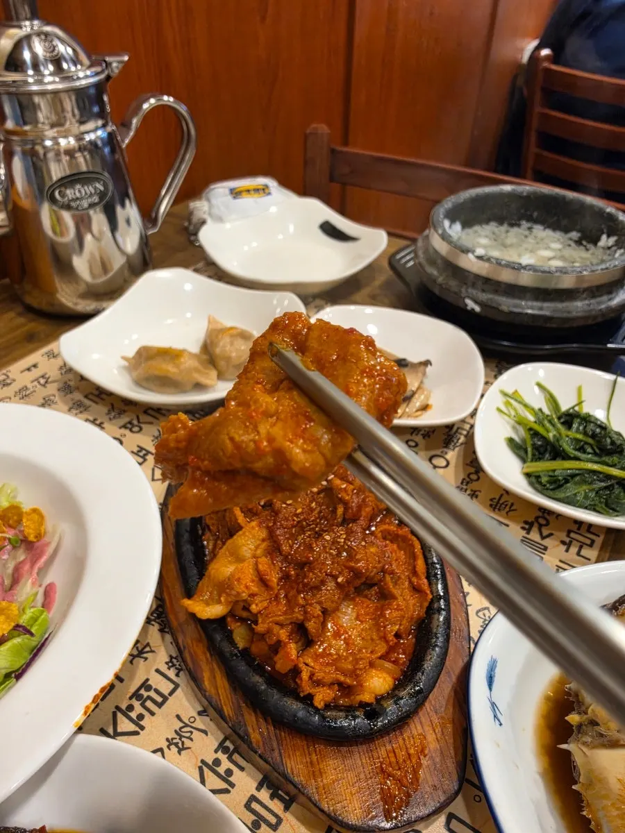 공기에 덜어낸 돌솥밥