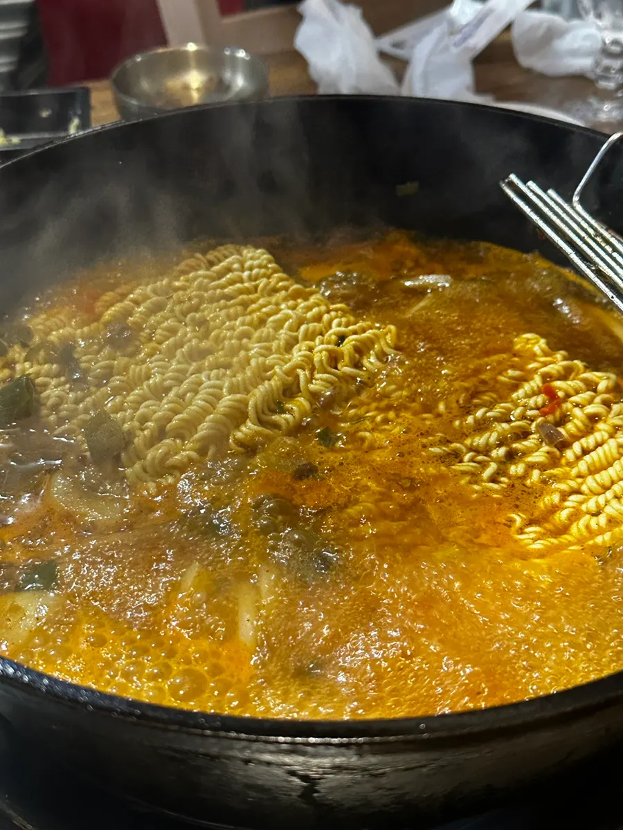 구운 와사비를 올린 소고기 한 점