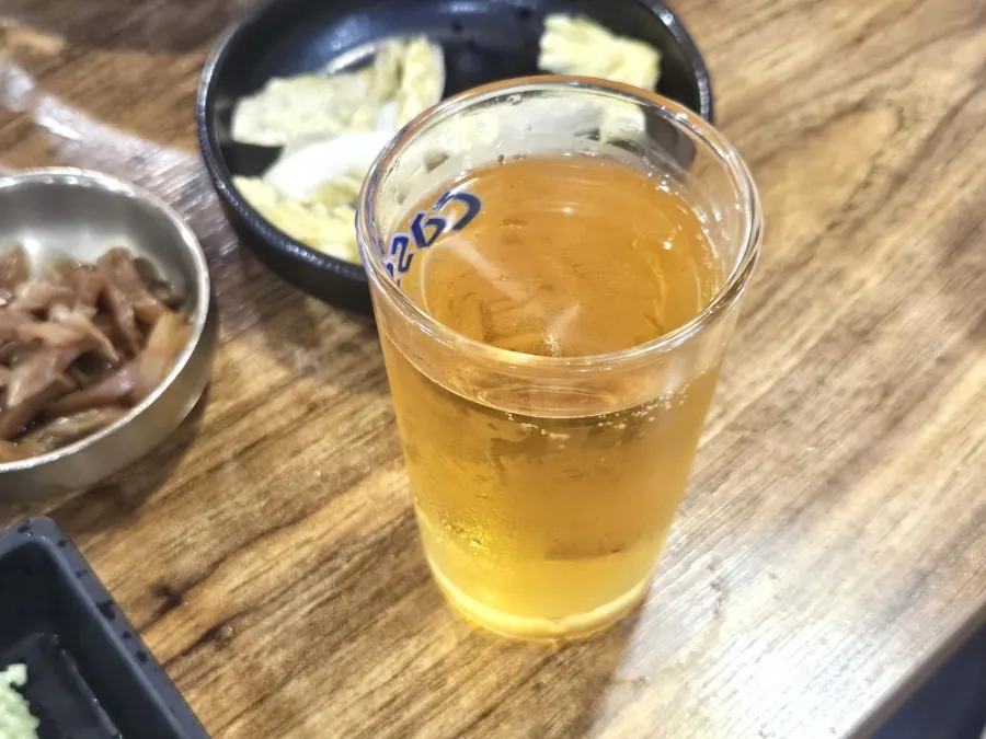 Kimchi and pickled radish side dishes