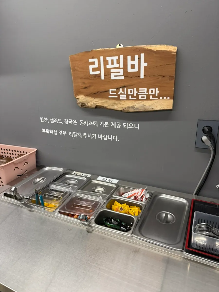 규규돈카츠 매장 내부 전경