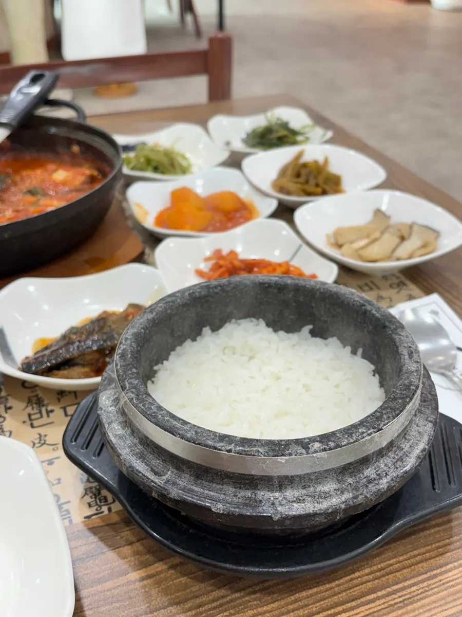 Two servings of bubbling braised cutlassfish