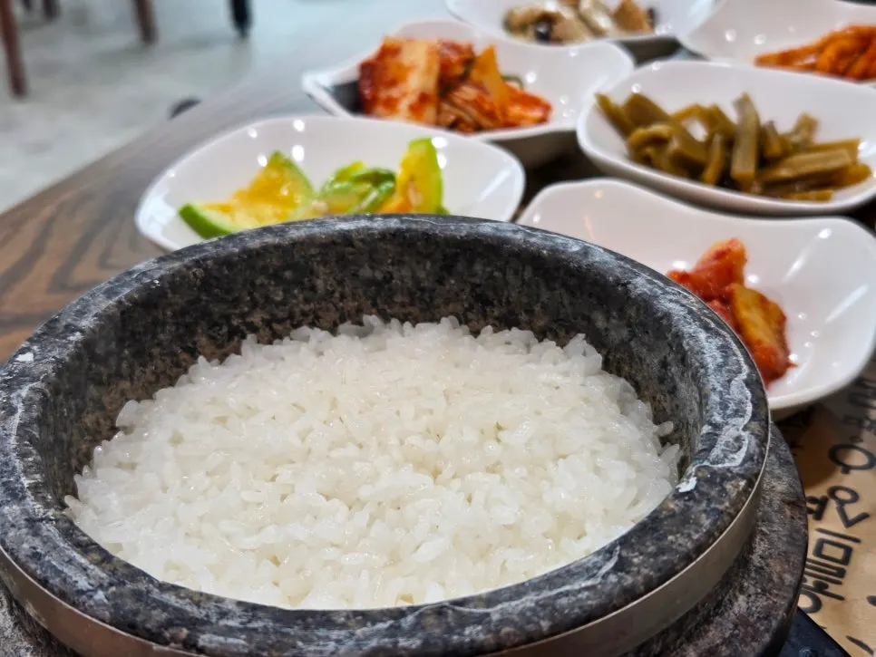 Steaming Yeoju rice stone-pot rice