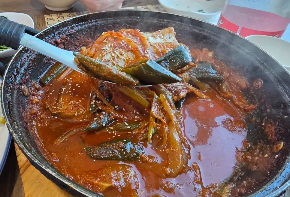 트레이에 담겨 나온 돌솥밥