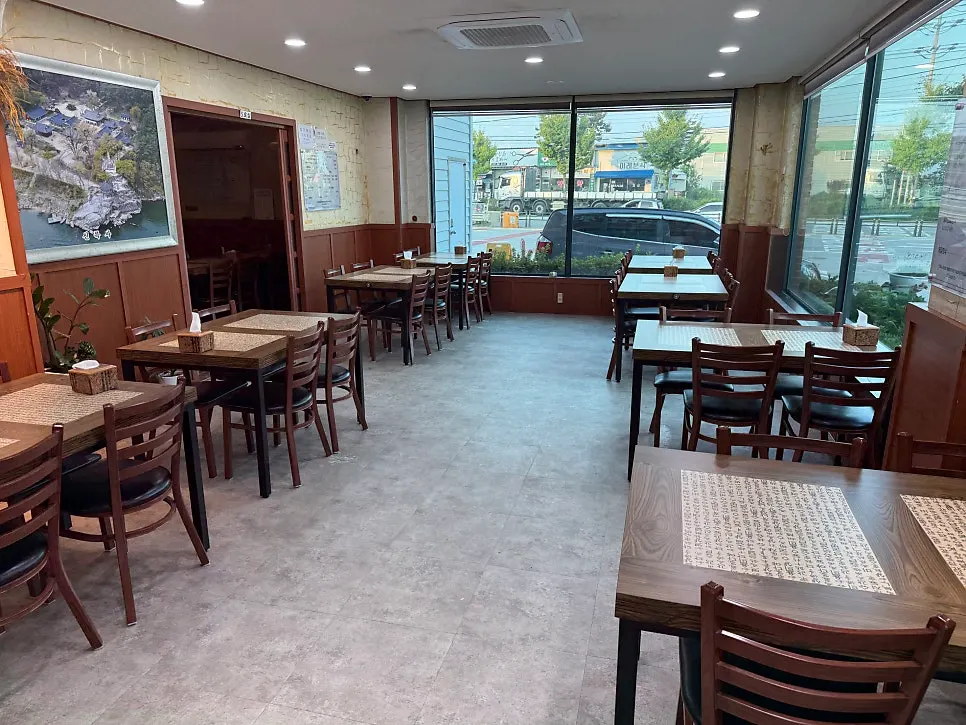 Clean entrance of Nadeulmok Yeoju Ssalbap