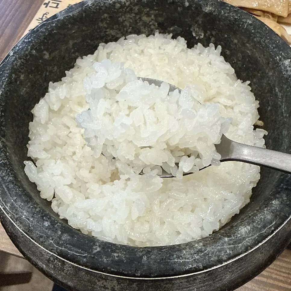 Full hanjeongsik table spread from the bulgogi set