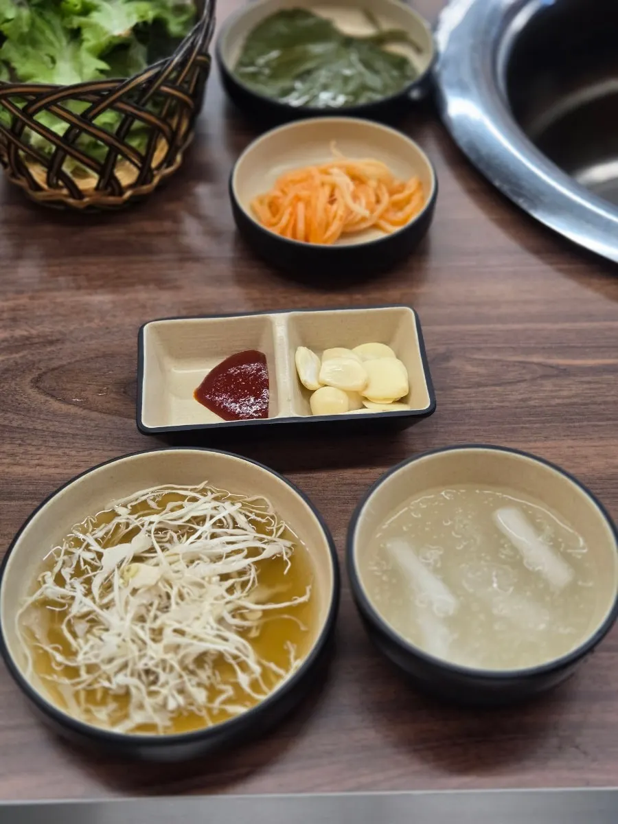 Wrap vegetables including lettuce and perilla leaf