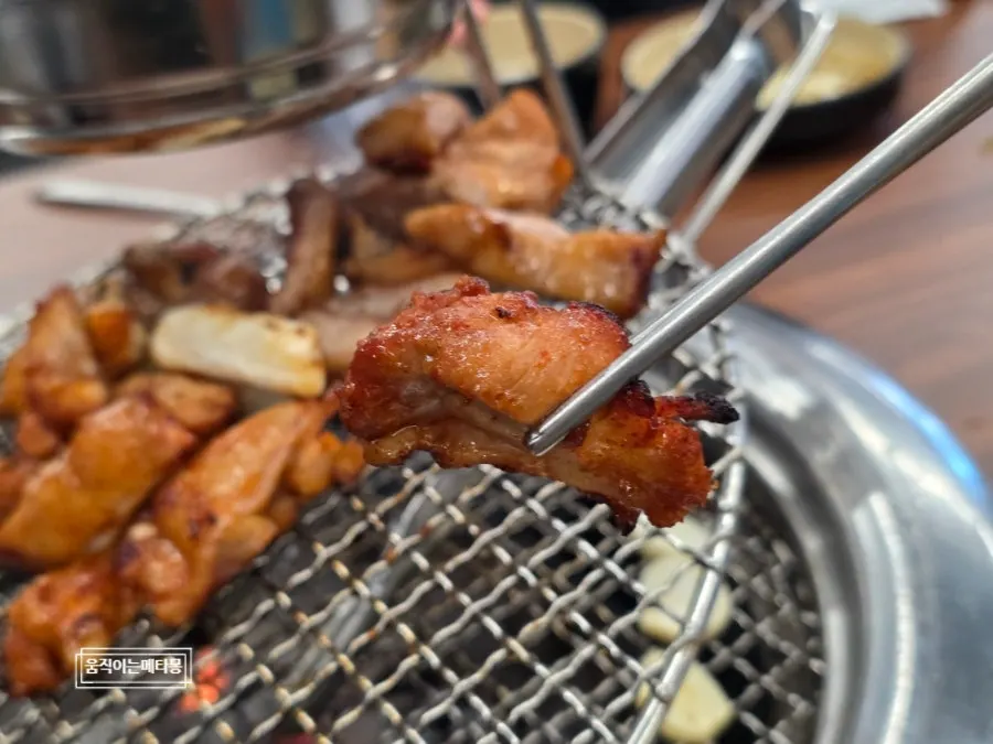 Rice cakes grilled over charcoal