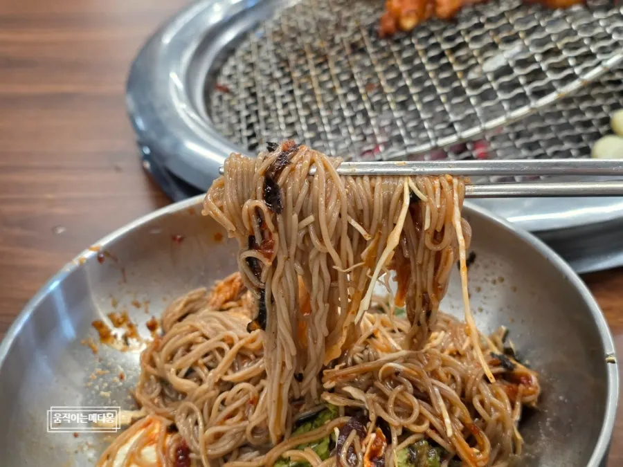A bowl of spicy-tangy bibim makguksu