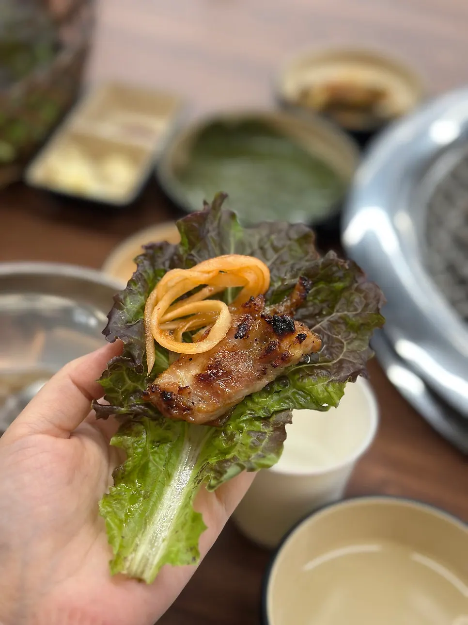 바삭한 껍질의 양념 닭갈비