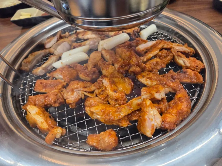 Pre-cooked charcoal dakgalbi served at the table