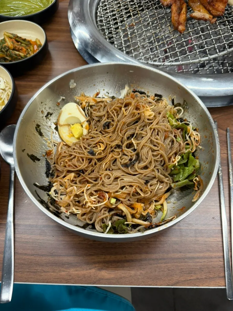 Pre-cooked charcoal Chuncheon dakgalbi on the grill