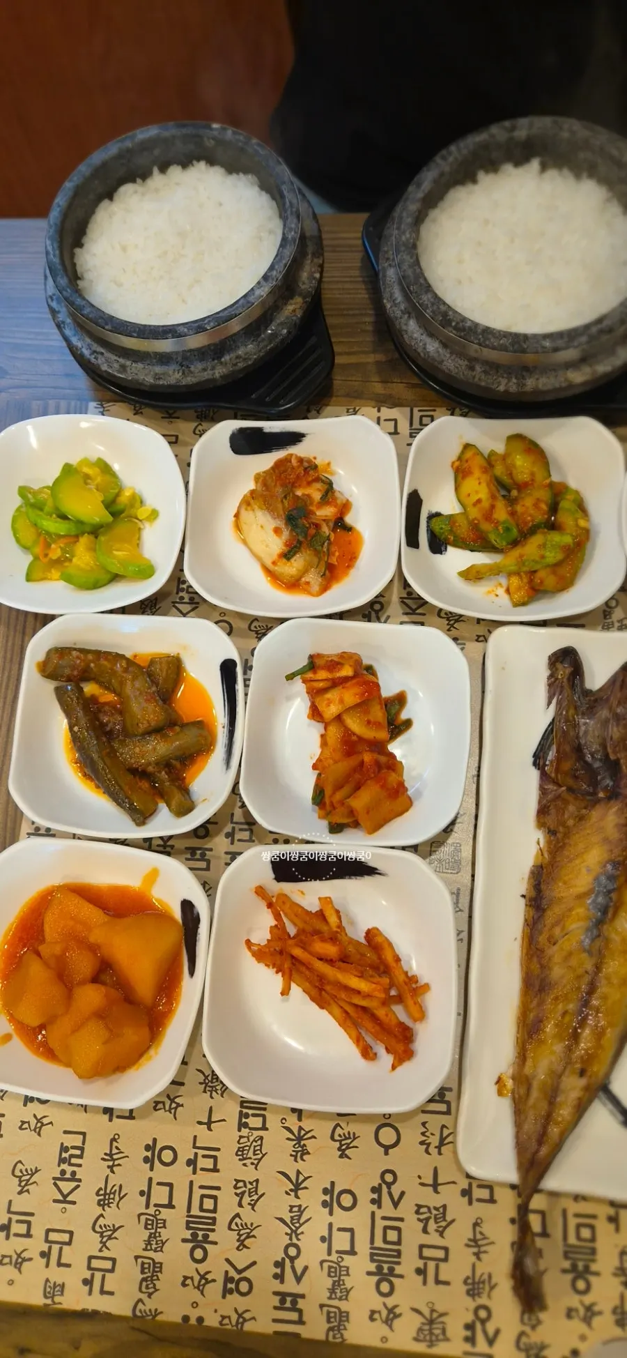 Table full of rice-set side dishes