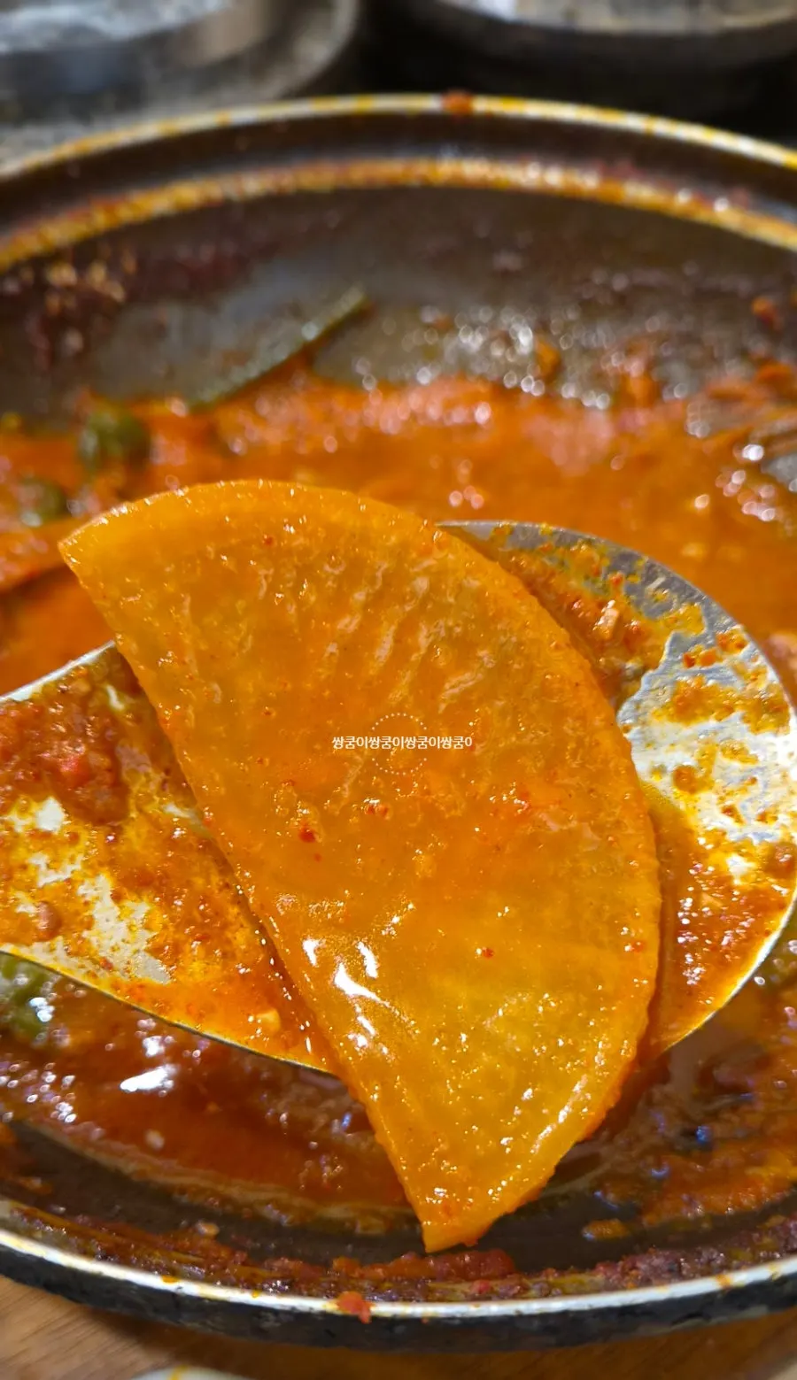 Pot of braised cutlassfish with radish