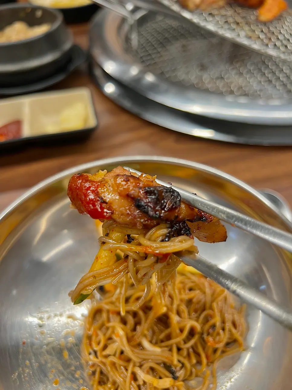 닭갈비를 곁들인 비빔막국수