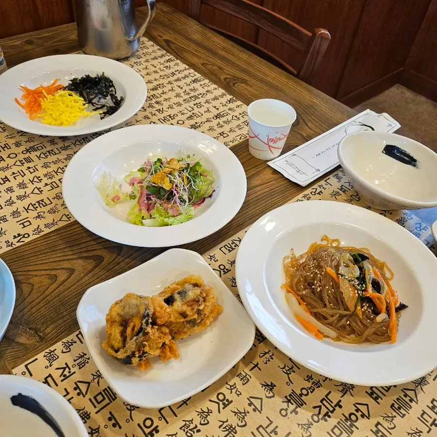 Set menu board at Nadeulmok Yeoju Ssalbap