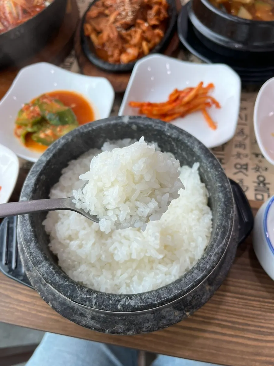 Glossy stone-pot rice made with Yeoju rice