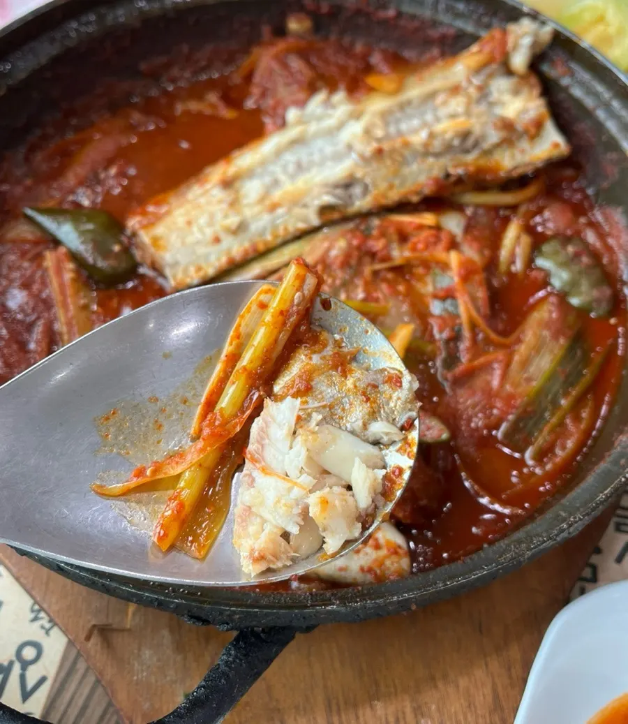 Spicy braised cutlassfish with four pieces of fish