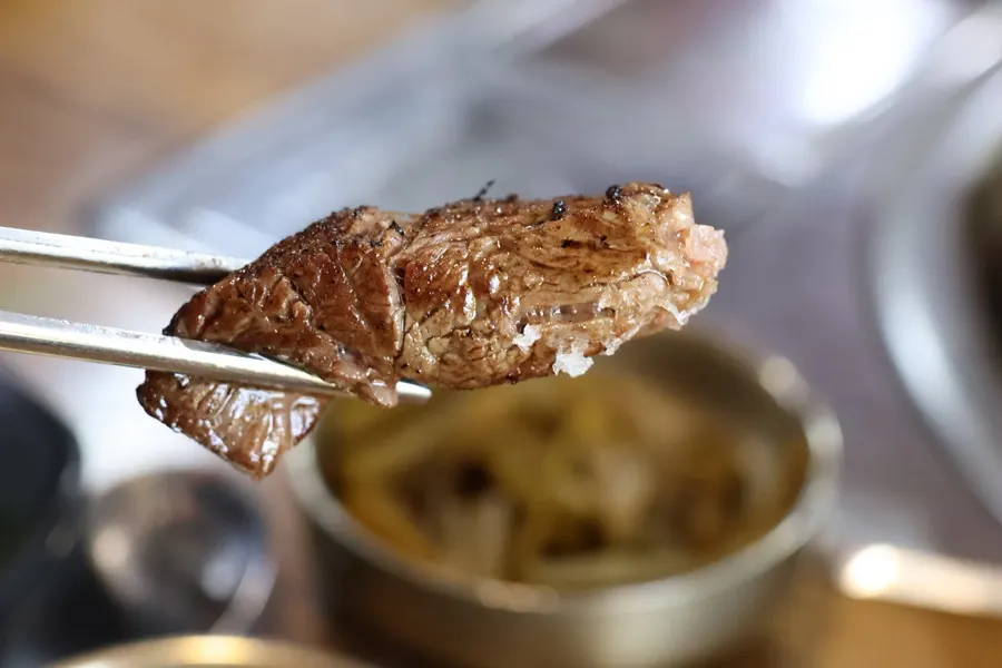 Hanwoo tenderloin grilled by the owner