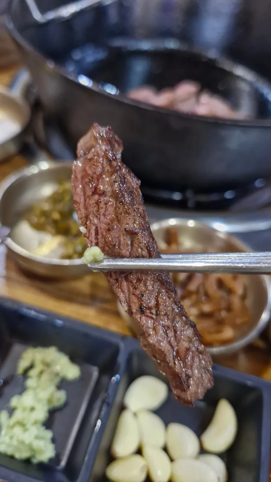 소금에 찍어 먹는 숙성 소고기
