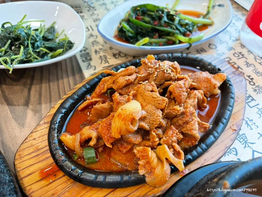 여주쌀밥 한정식 반찬과 돌솥밥