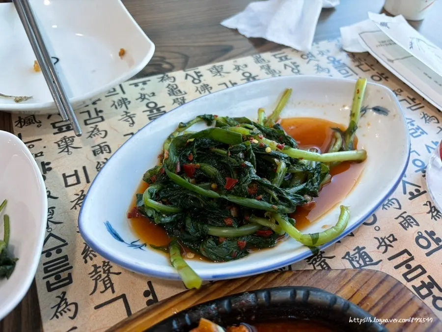 여주쌀밥 밑반찬 접시 클로즈업
