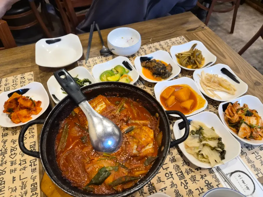 탕평채와 잡채 등 식전 음식