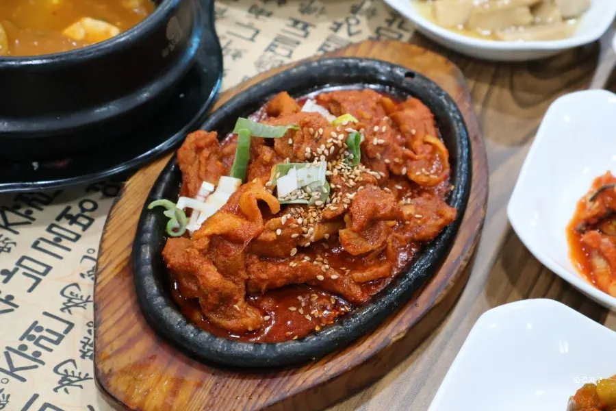여주쌀밥과 밑반찬 상차림