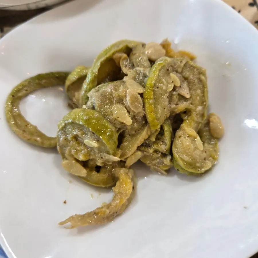 반찬 10가지가 차려진 한정식 한상