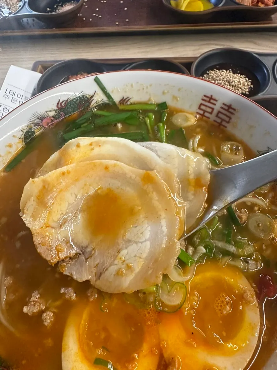 비워진 런치세트 그릇