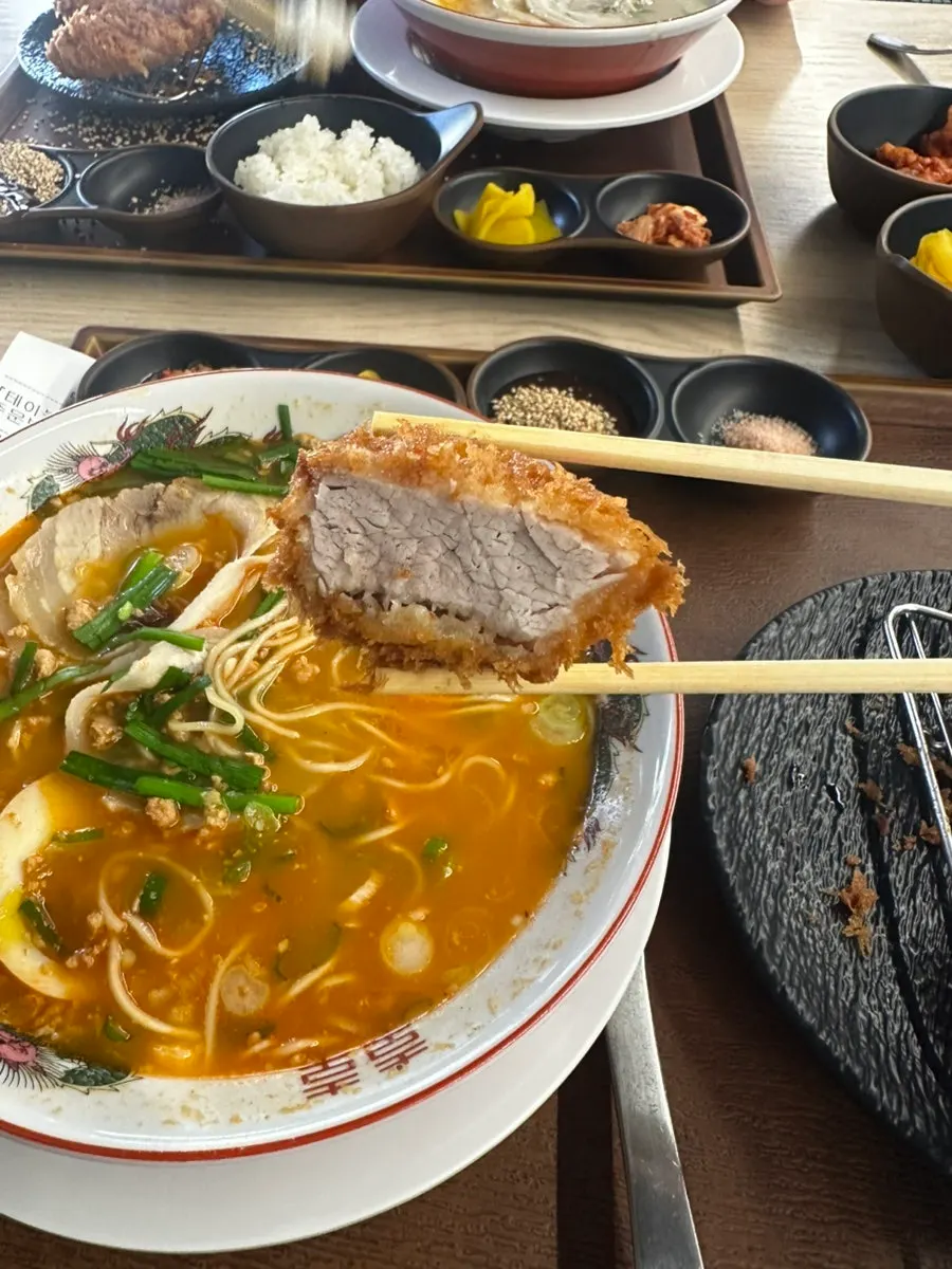 식사를 마친 규규돈카츠 테이블
