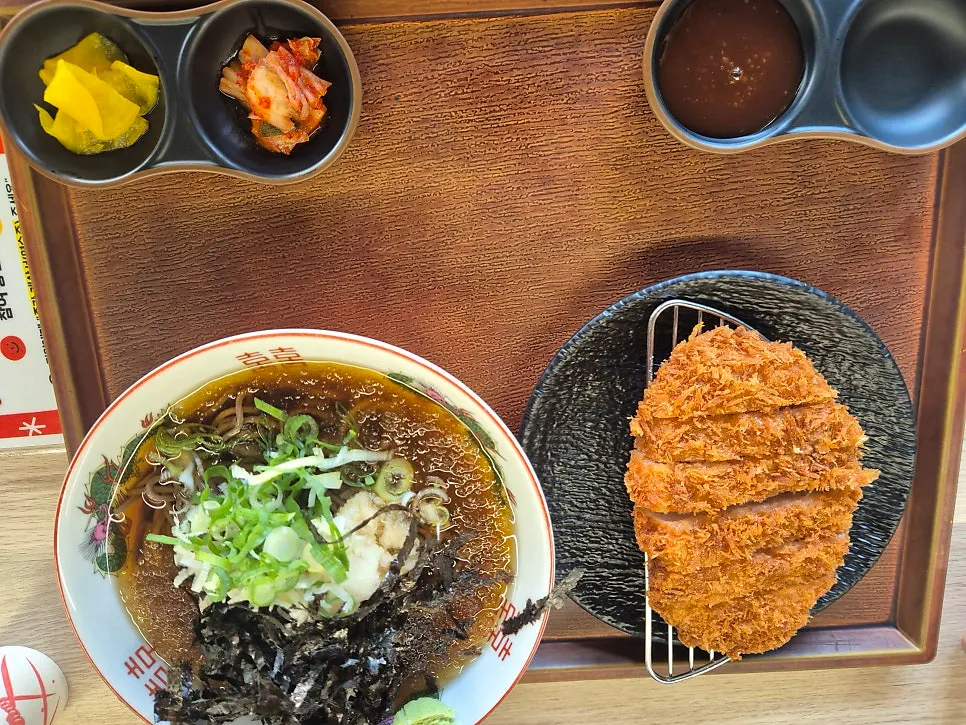 Taiwan ramen set with tonkatsu