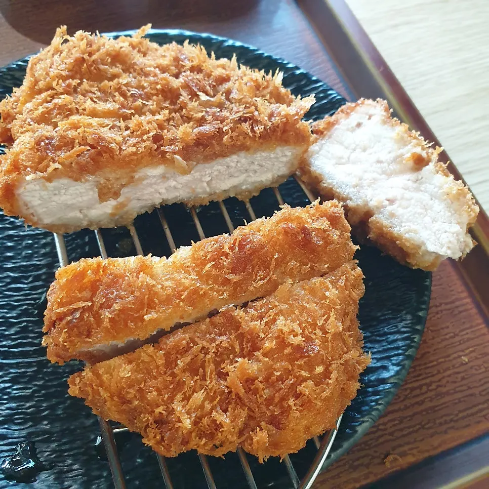 Thick-fried pork loin and tenderloin tonkatsu