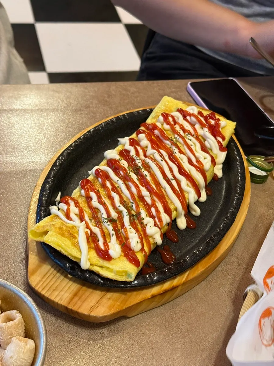 치즈가 듬뿍 들어간 치즈계란말이