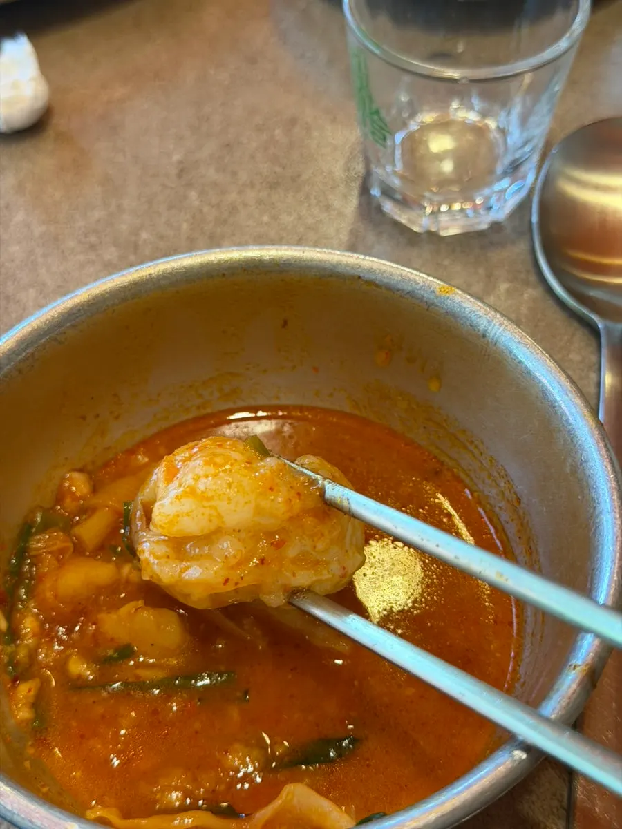 앞접시에 덜어낸 곱도리탕 한 그릇