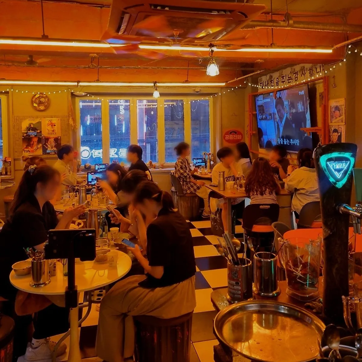 신촌 가성비 술집 역전포장마차 테이블 세팅