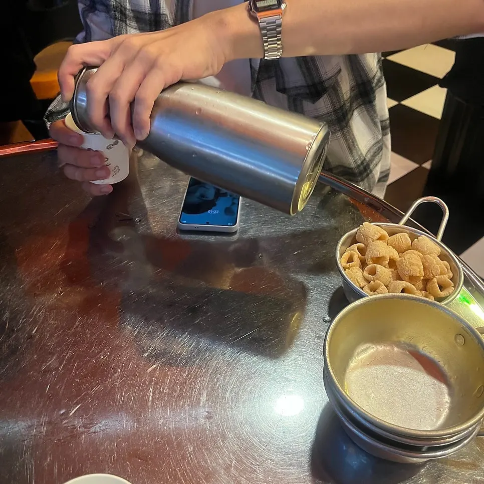 케찹과 마요네즈를 뿌린 치즈계란말이
