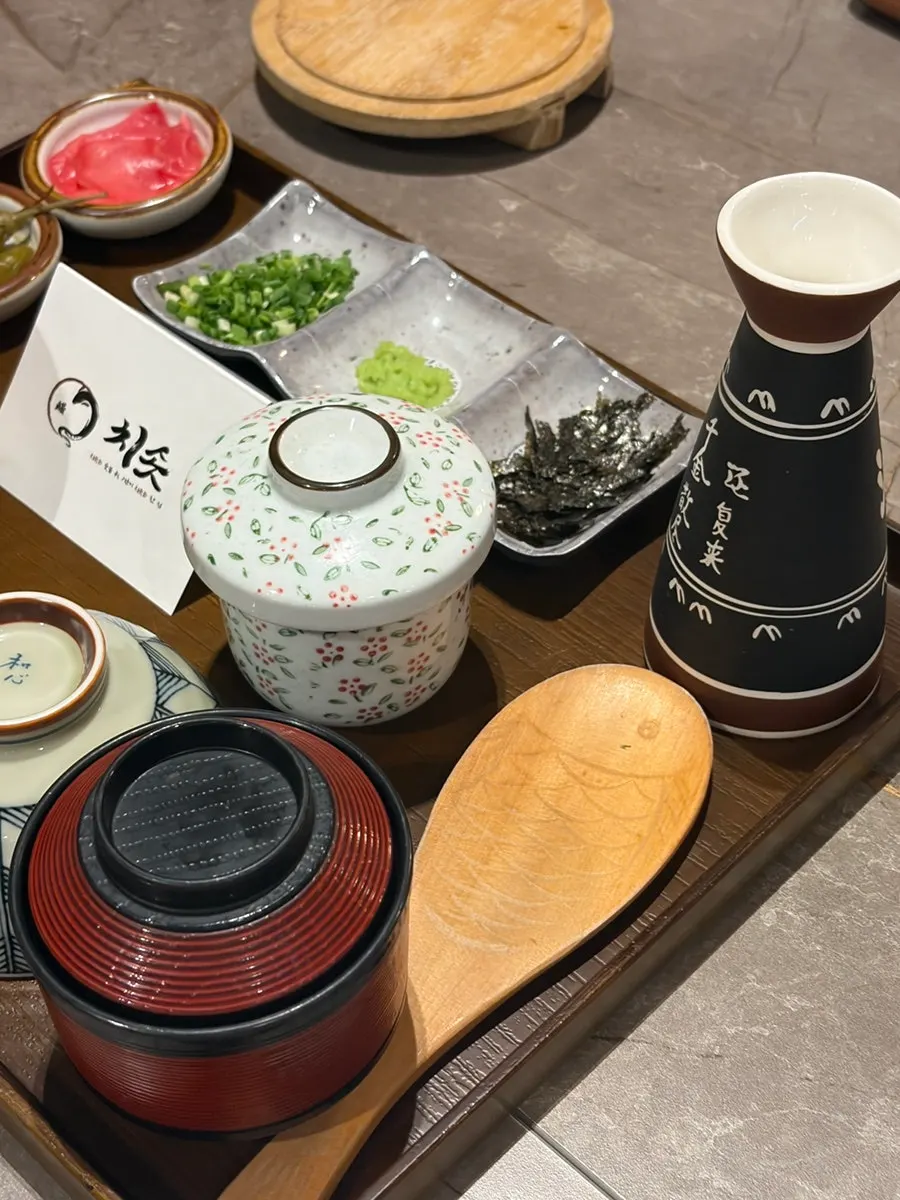 Generous eel served in the mini hitsumabushi