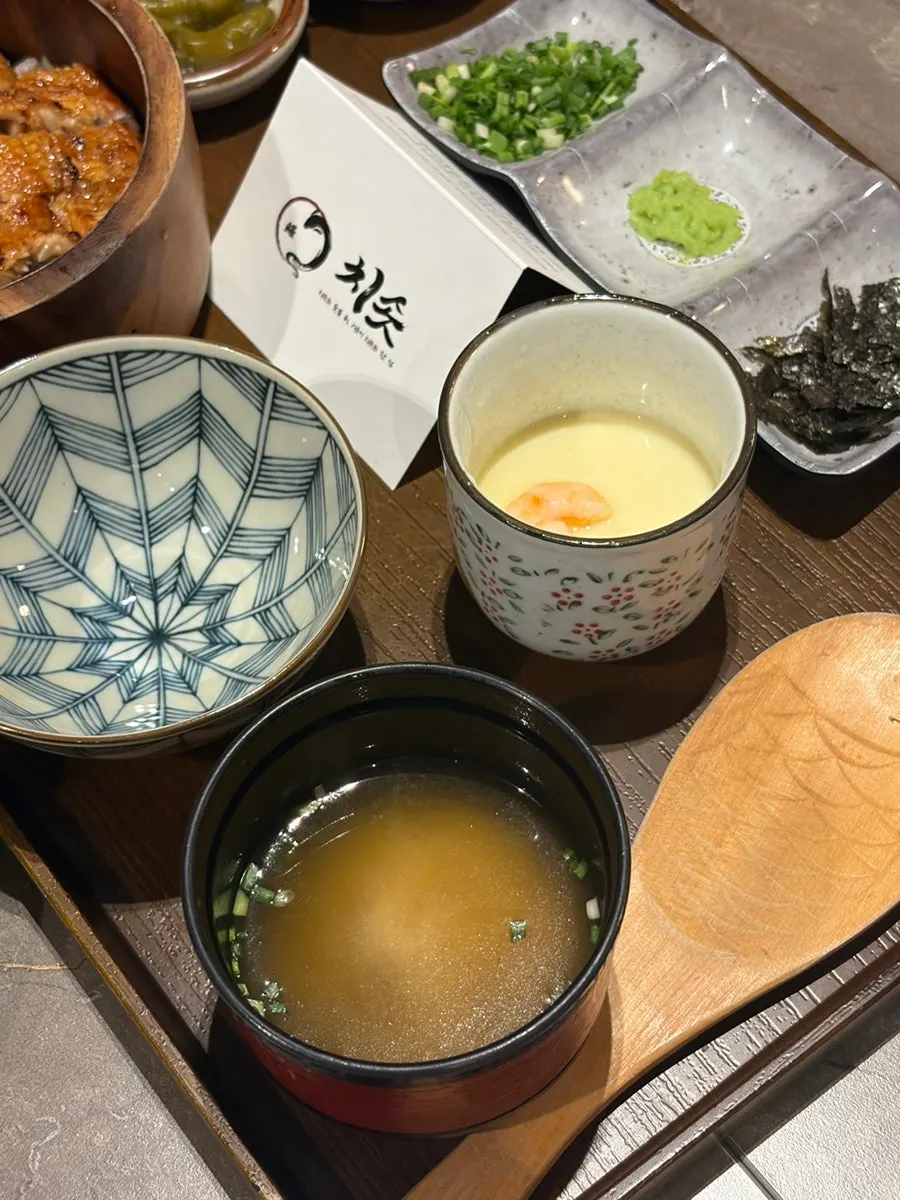 Mini eel rice bowl paired with the stew