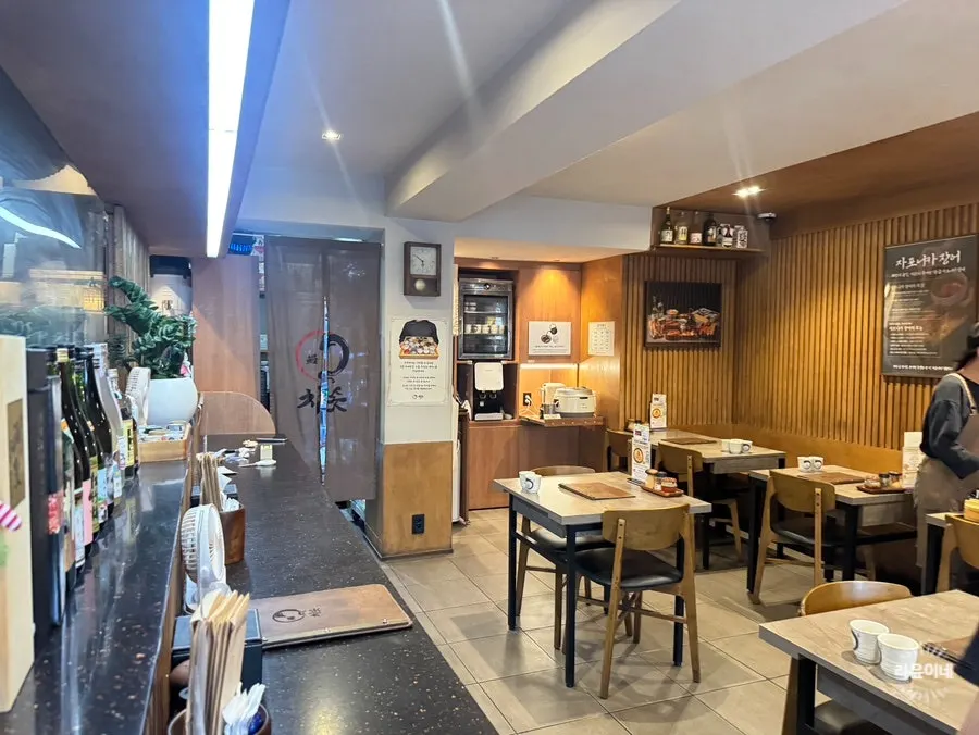 사케가 진열된 치솟 카운터