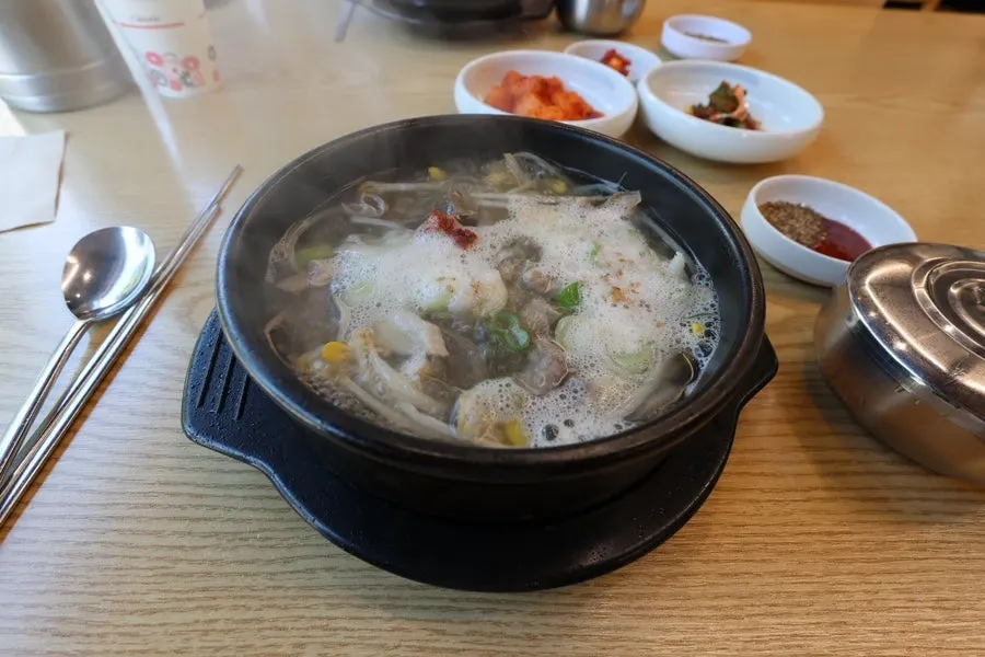남도창평국밥 창평시장국밥 뚝배기 한 상